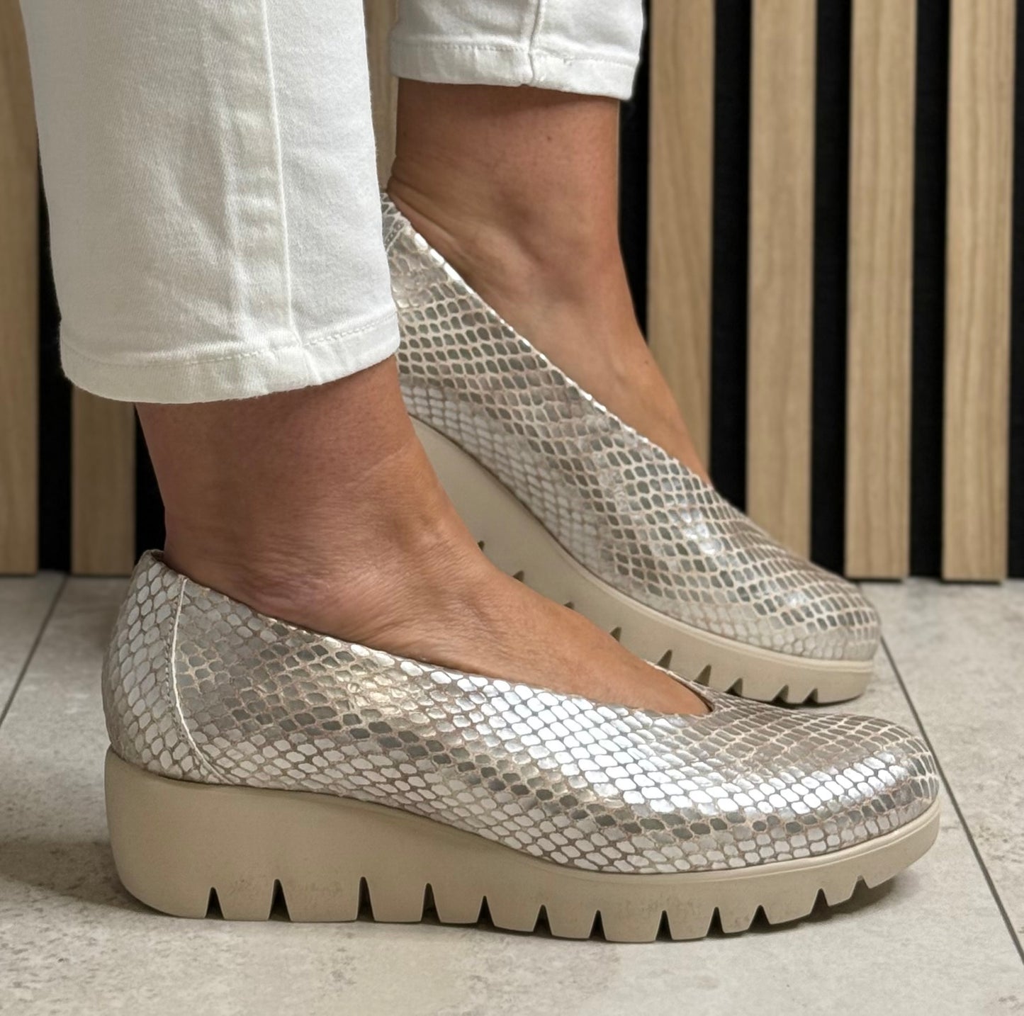 Wonders - C-33100 'Fly 00' Maya Champagne Shoe