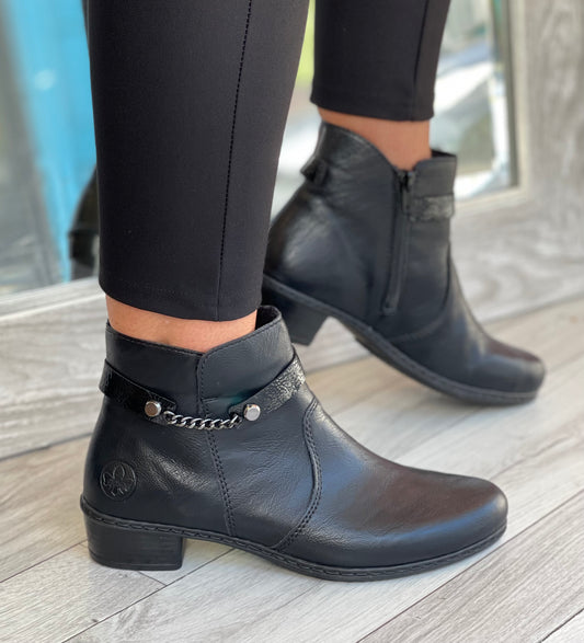 Rieker  - Black Chain Detail Leather Boot
