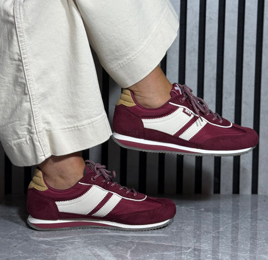 Xti - Burgundy Side Stripe Trainer (146118)