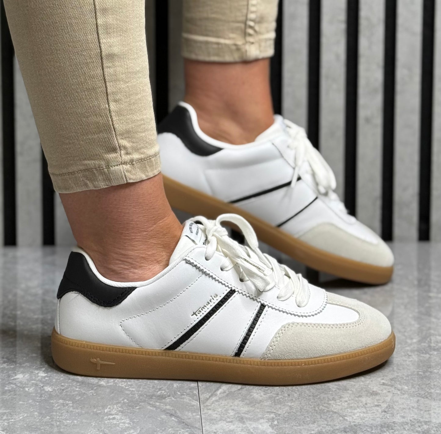Tamaris - White/Black Detailed Leather Trainer