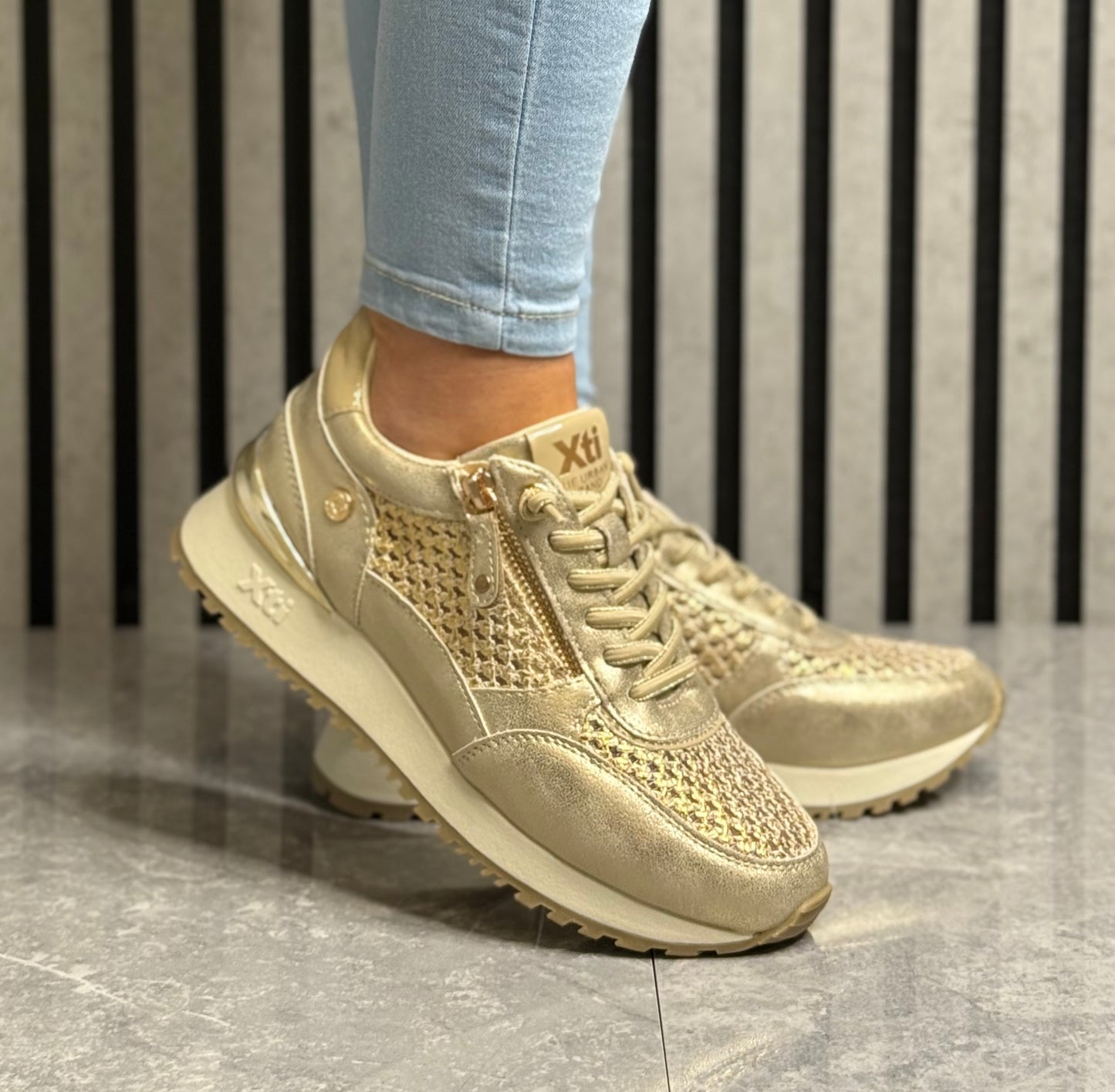 Xti - Gold Metallic Mesh Detail Trainer (145194)