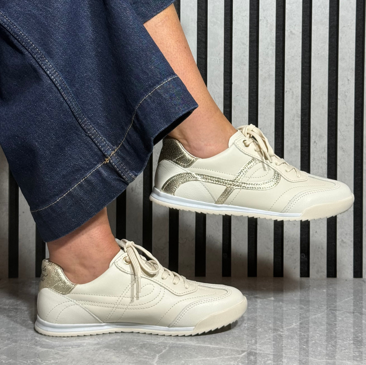 Pegada - Beige Detailed Leather Trainer