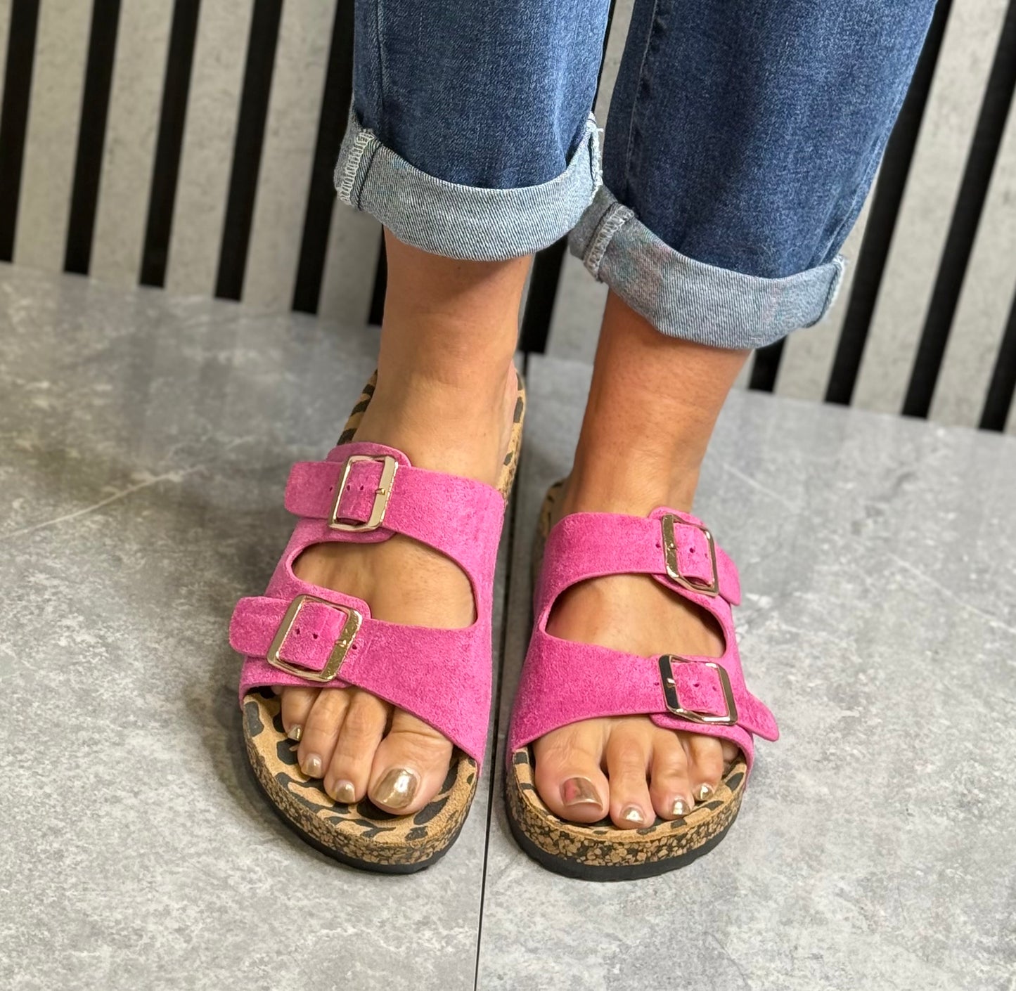 Lunar - 'Pecan’ Fuchsia Double Buckle Slider