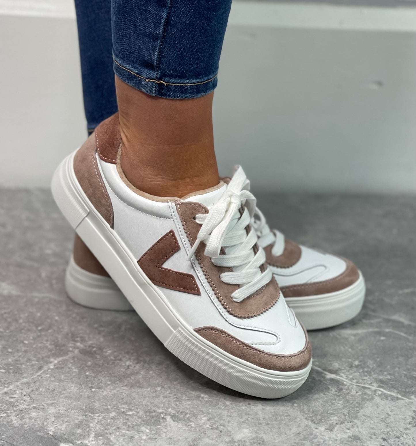 Drilleys- 'Eighty' Crystal Blush Trainer