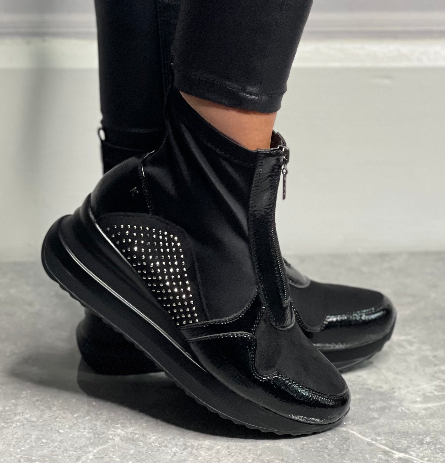 Kate Appleby - ‘Glossop’ Schwarz Mix Trainer Boot