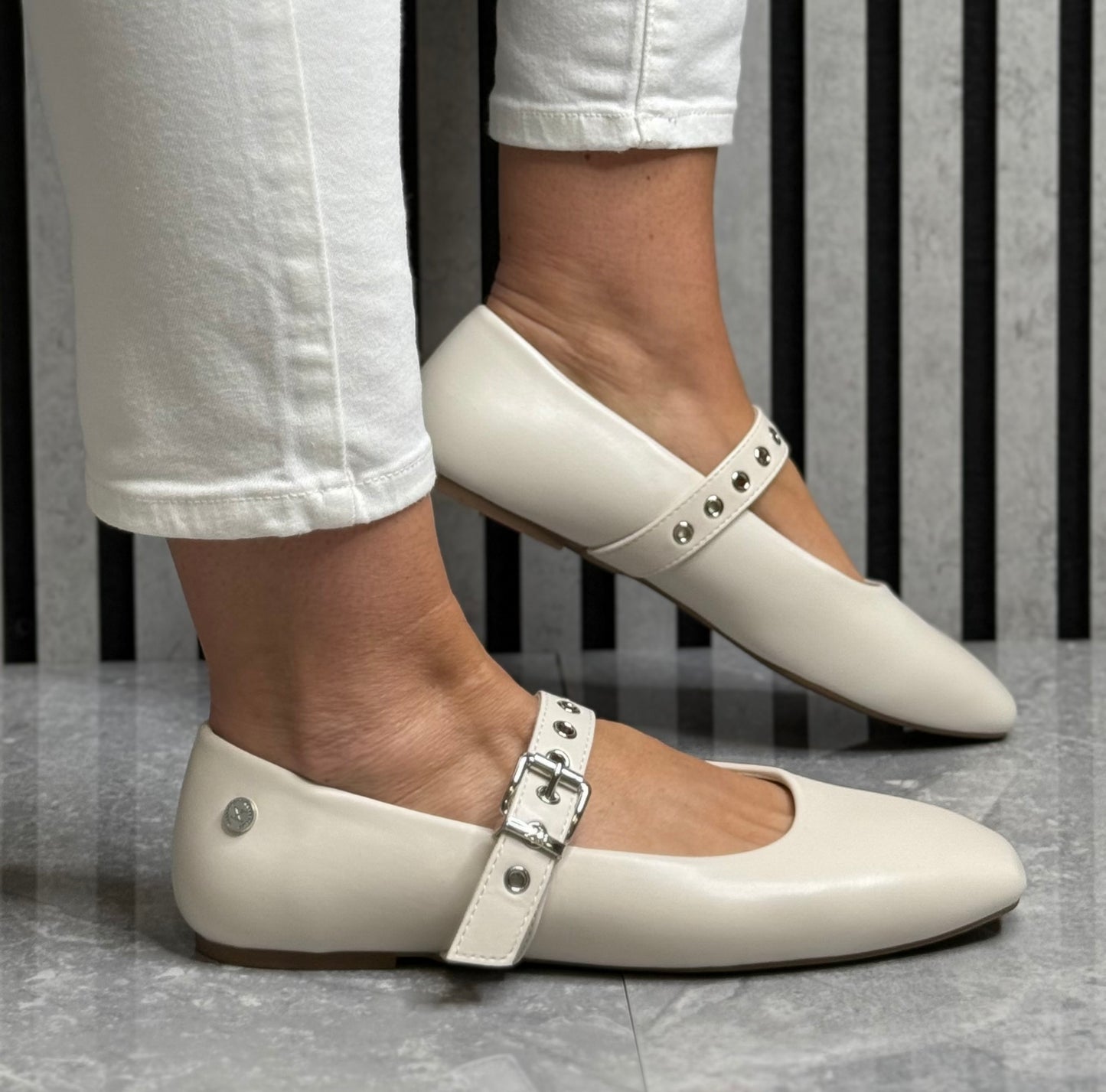 Xti - Cream Strap Detail Pump (145118)
