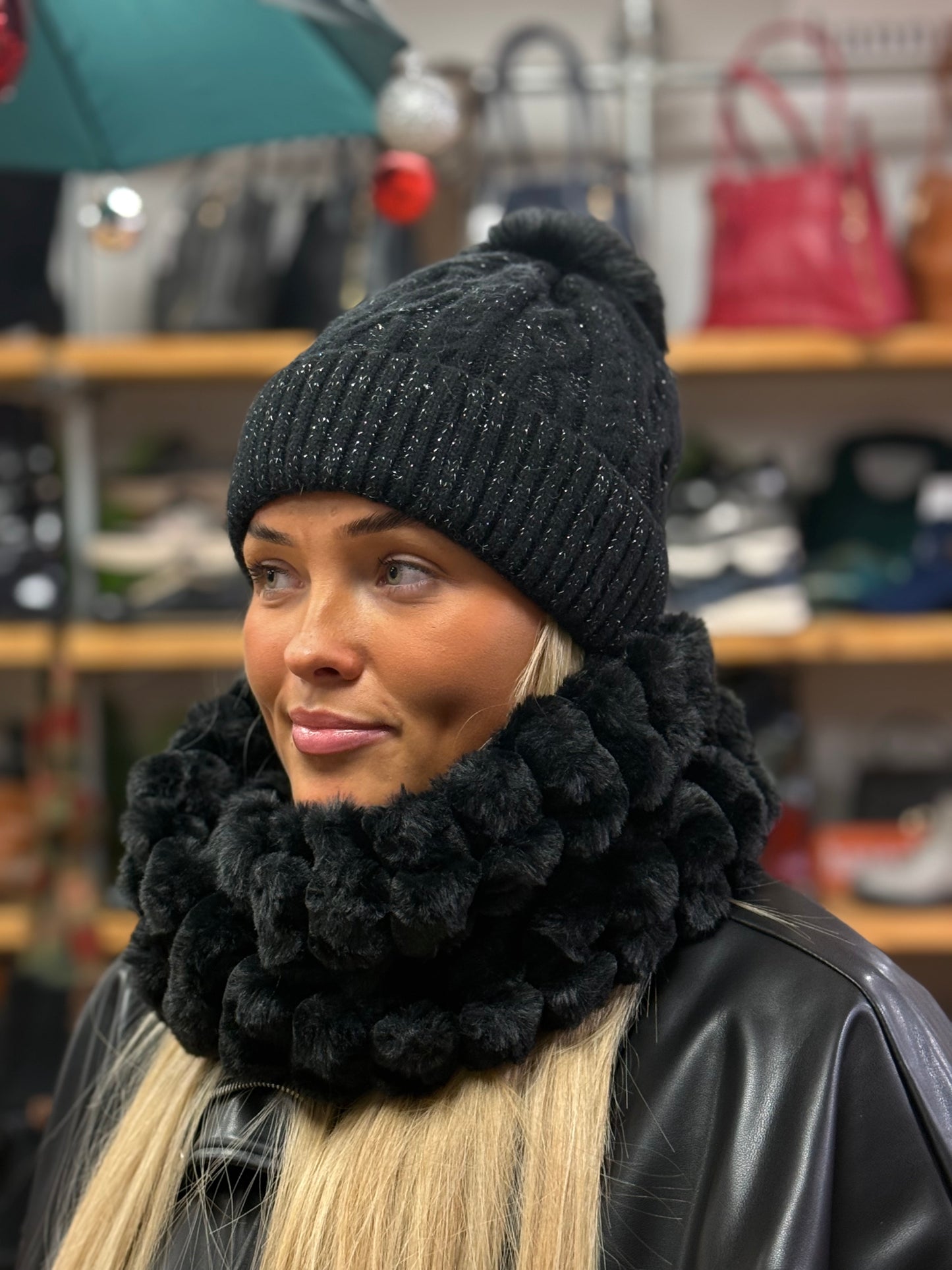 hannah k - Black Cosy Snood