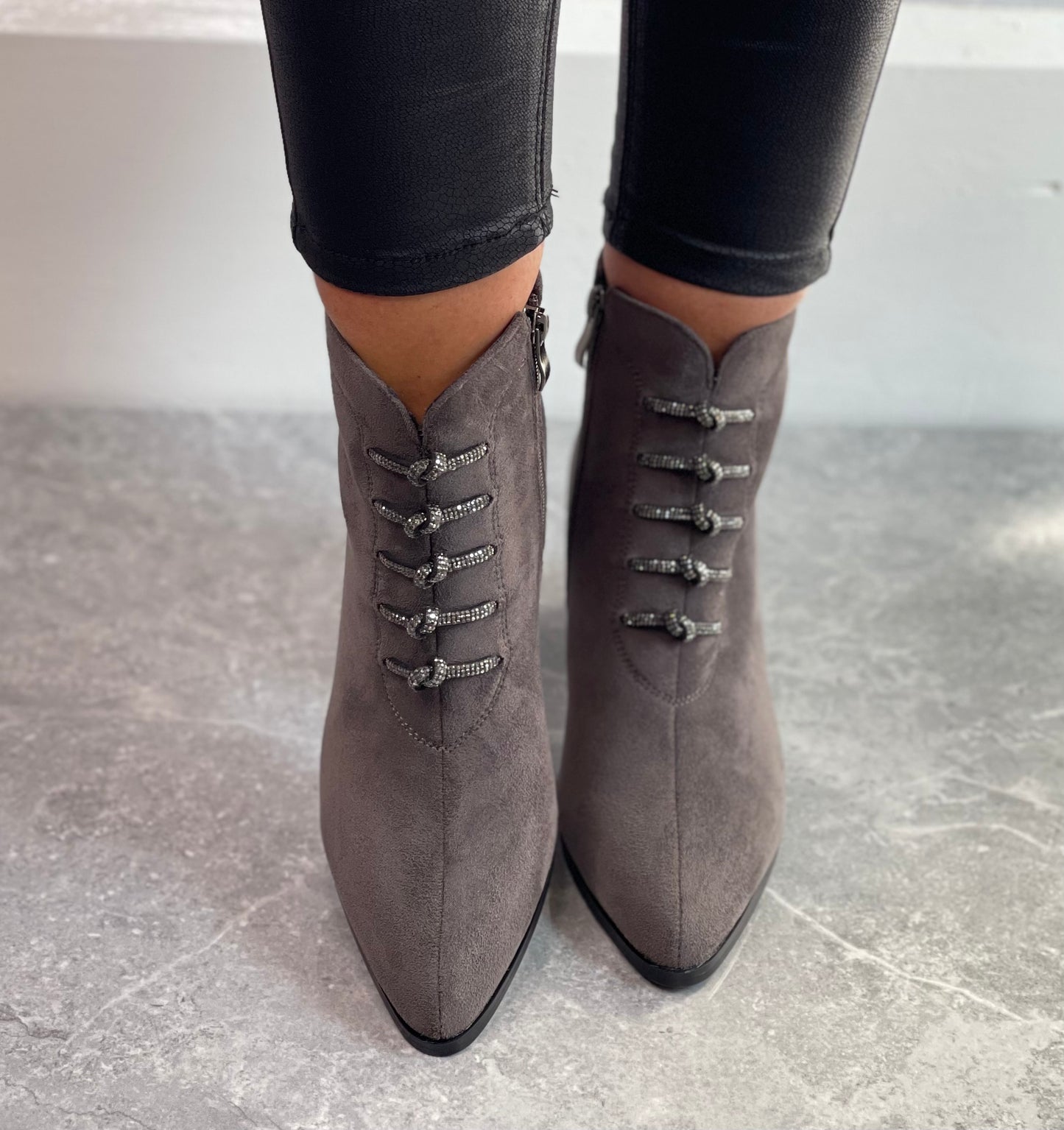 Redz - Grey Suede Detailed Boot