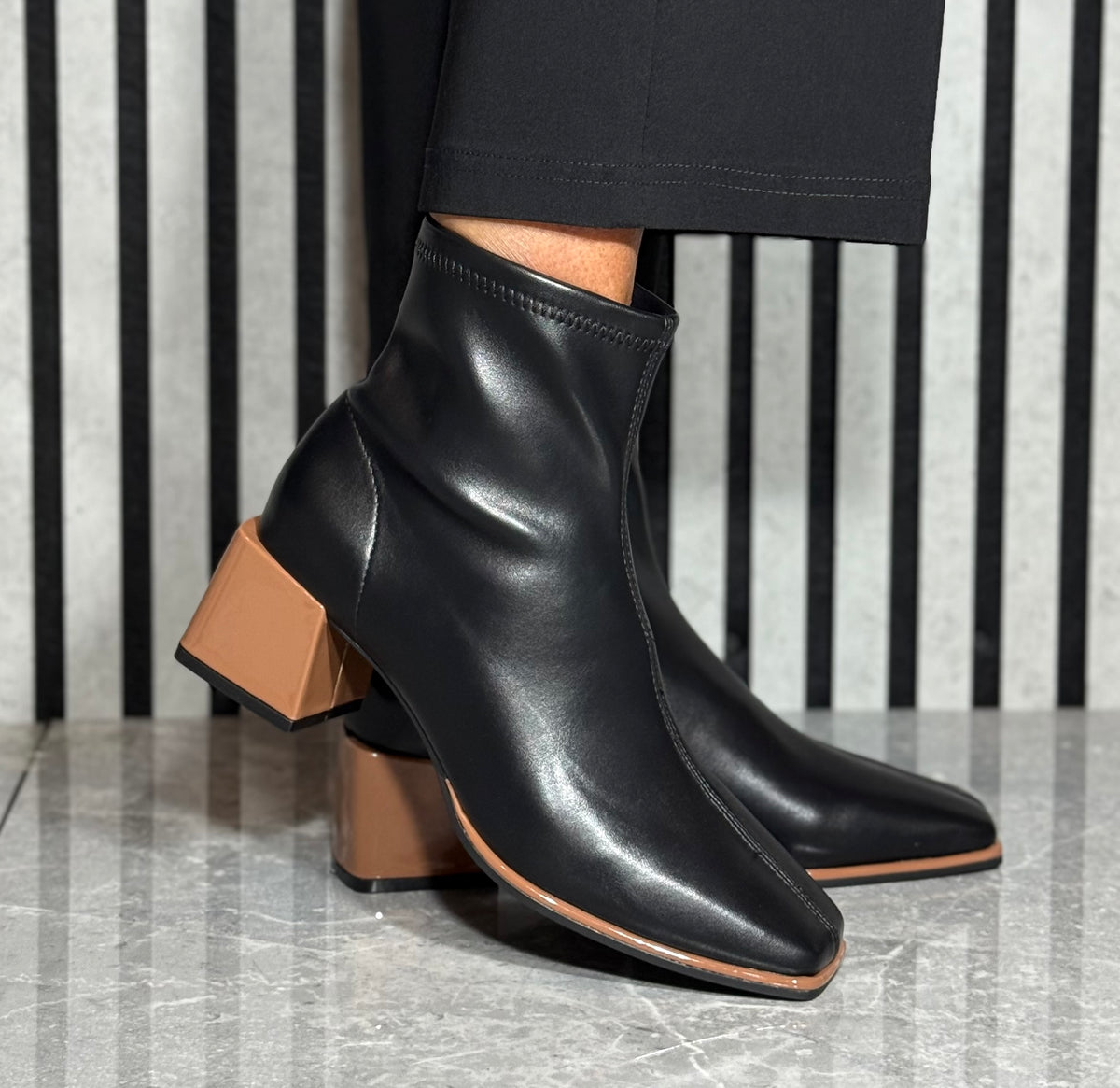 Gioseppo - Black/Tan Block Heel Ankle Boot