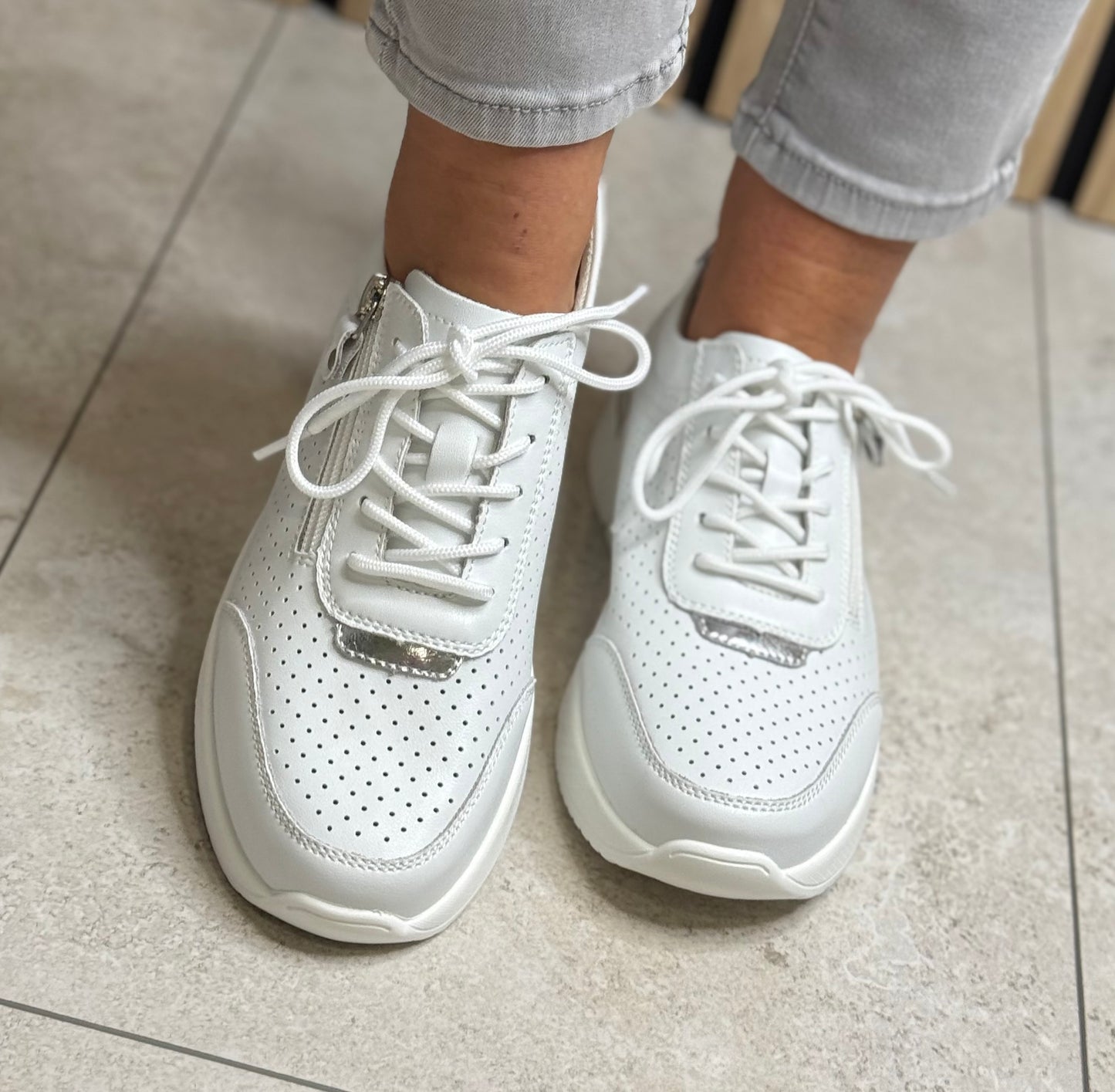 Redz - White/Silver Side Zip Trainer