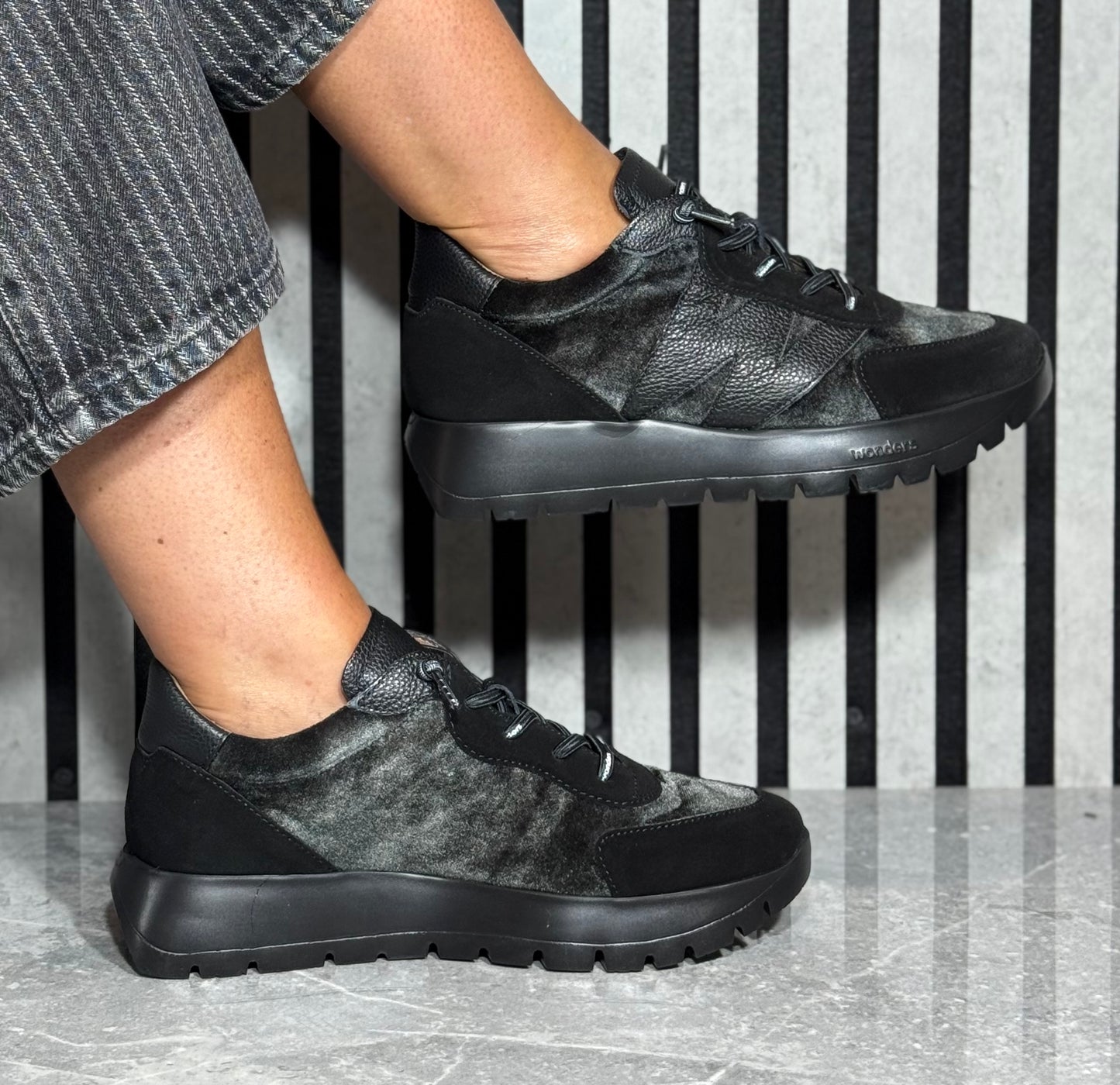 Wonders - A-24111 Black Combo Suede Trainer (Negro/Negro)