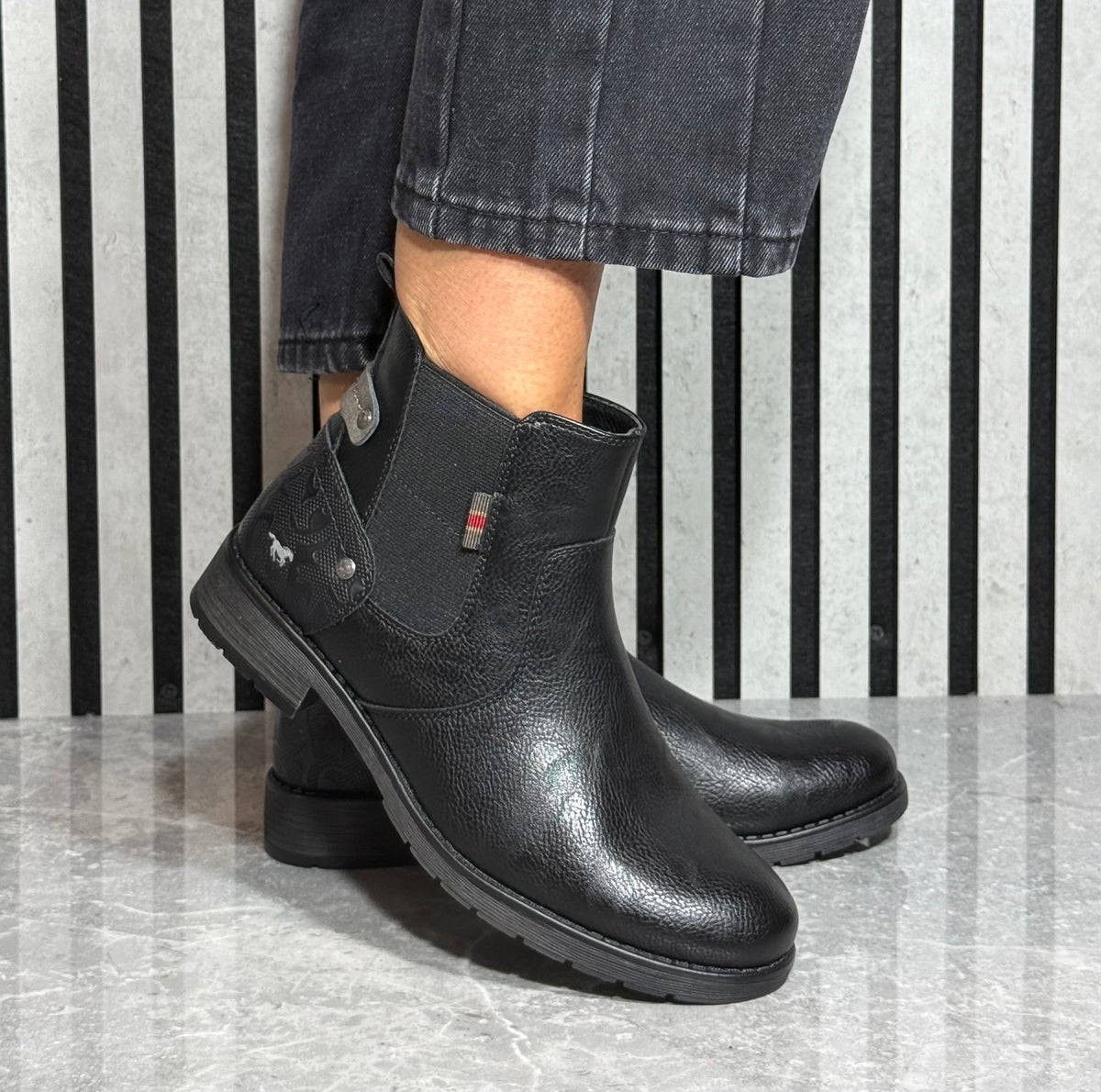 Mustang - Black Chelsea Boot