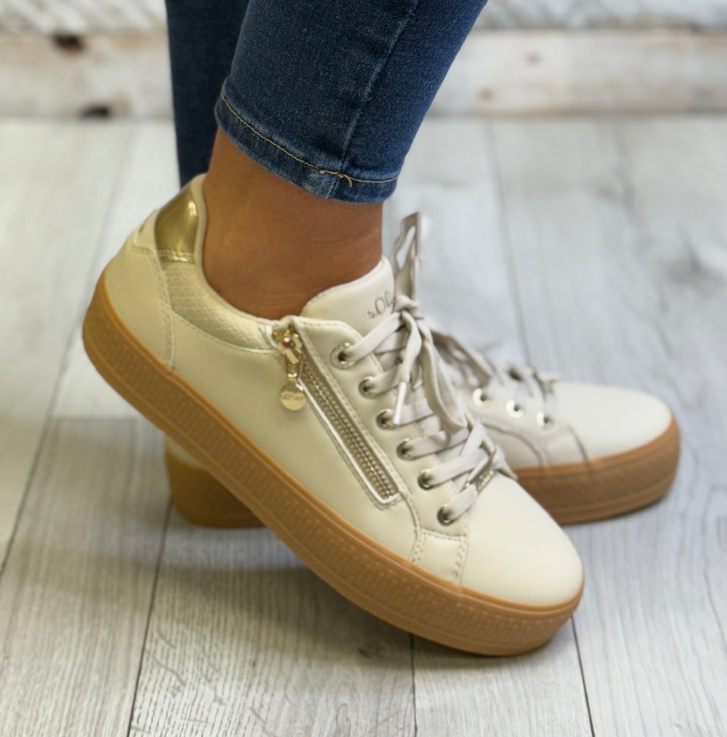 S Oliver - Cream/Gold Side Zip Trainer