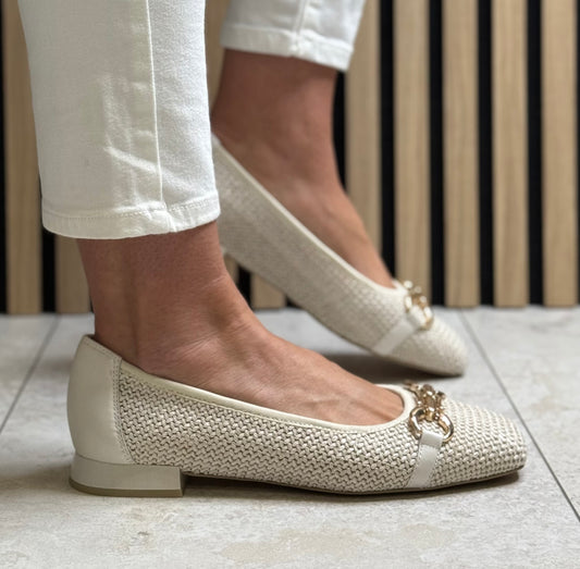 Caprice - Off White Combo Pump