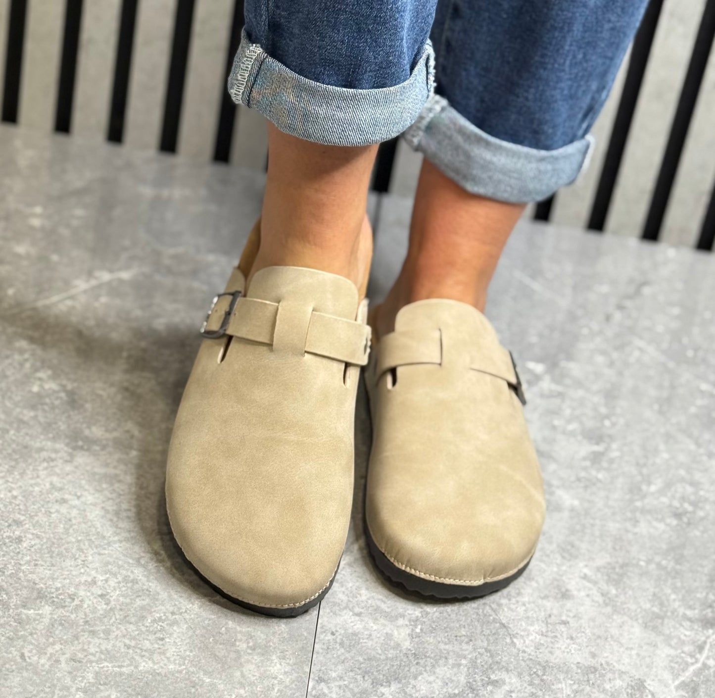 Lunar - 'Veluna’ Beige Mule Slider