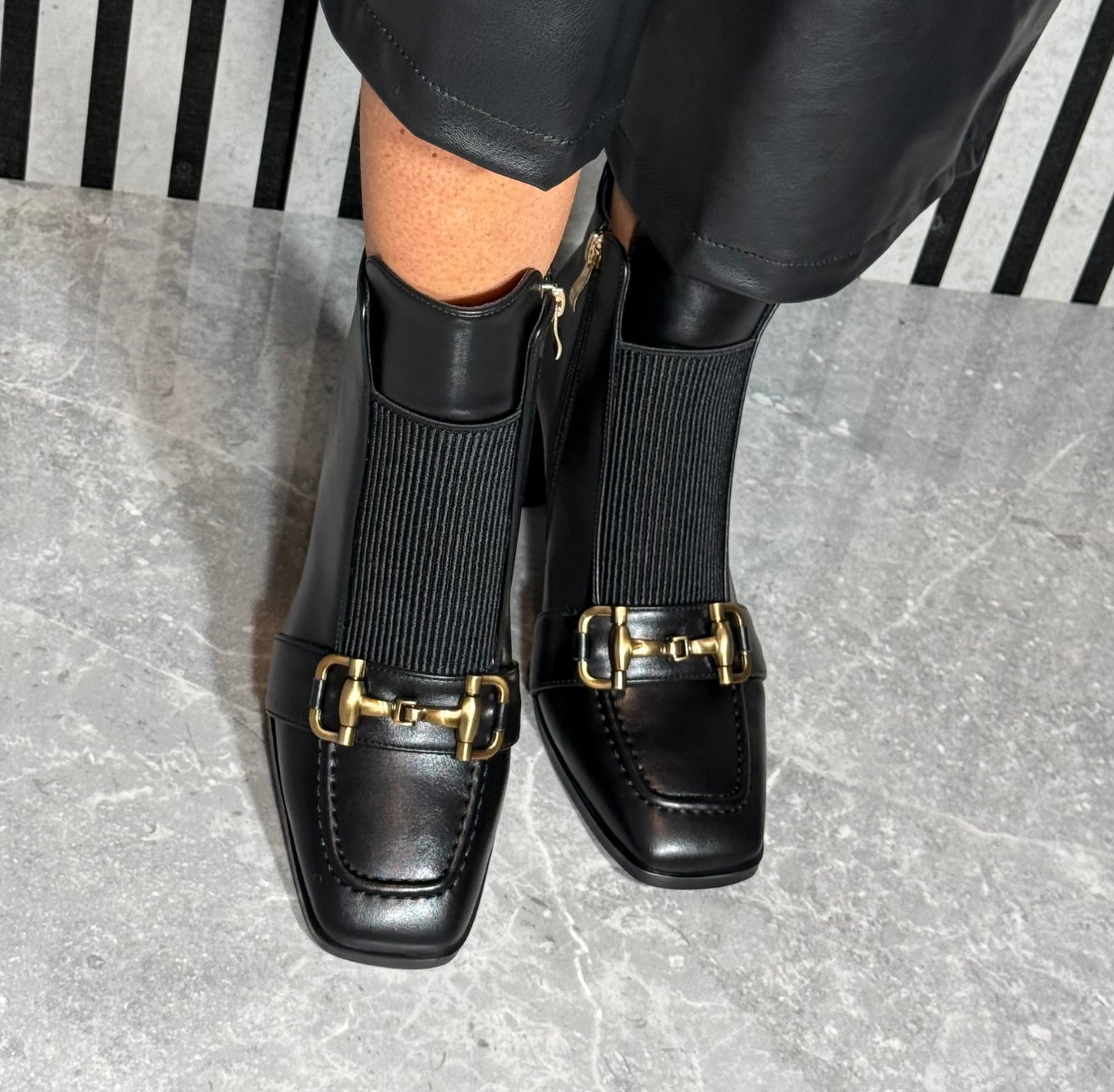 Redz - Black Buckle Detail Leather Heel Boot