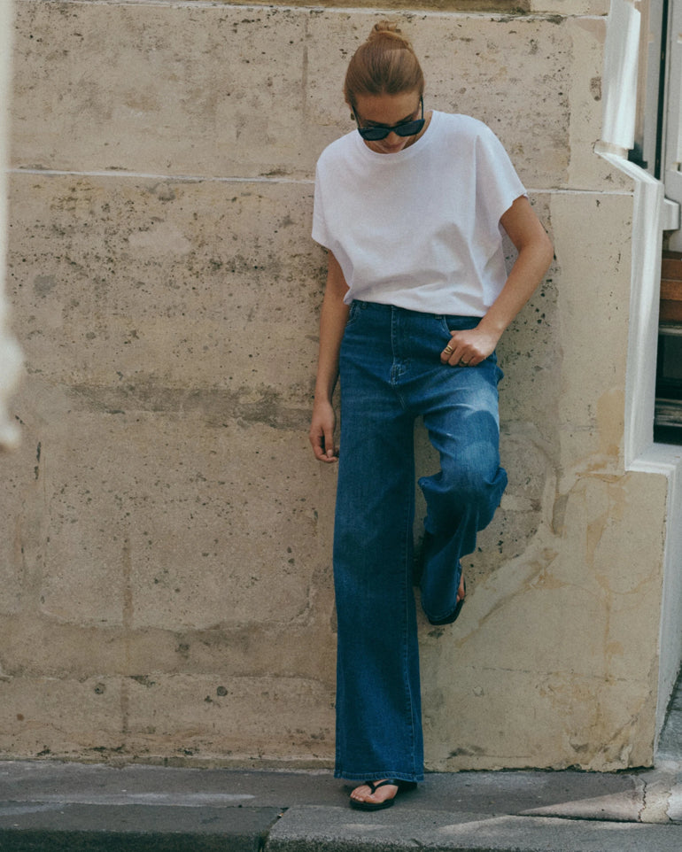 Mid Wash Relaxed Straight Jean.