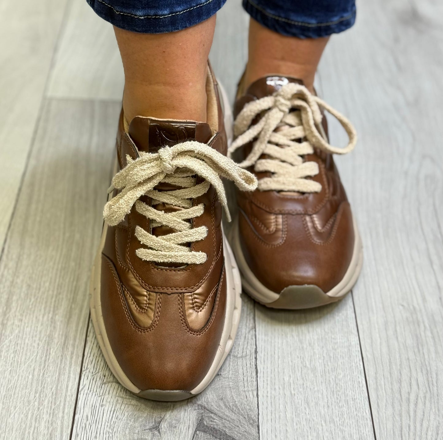 OMG - 'Yalova' Driftwood Trainer