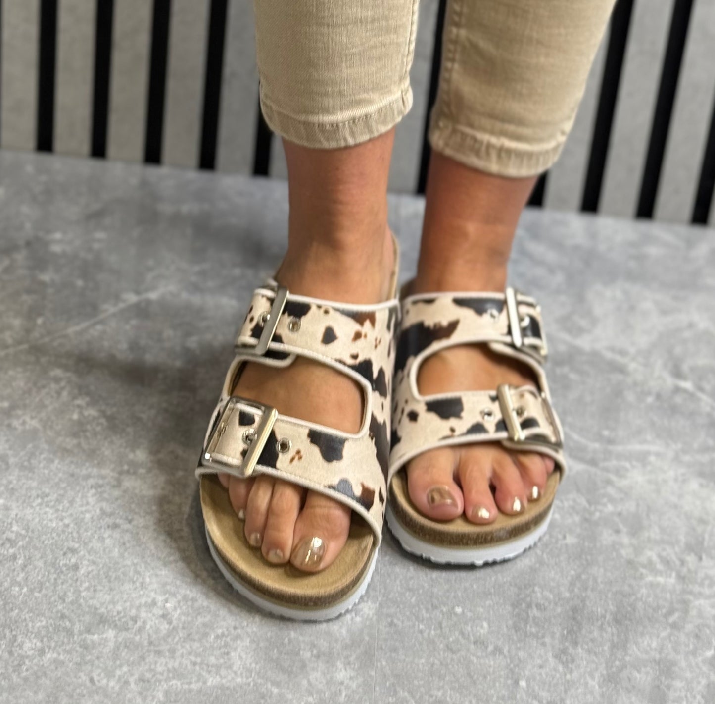 Mustang - Cow Print Slider Sandal