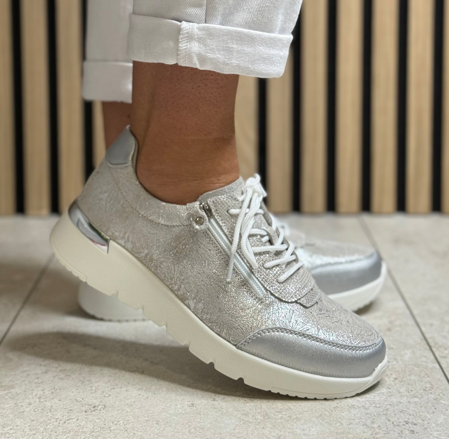 Redz - Silver Floral Side Zip Trainer
