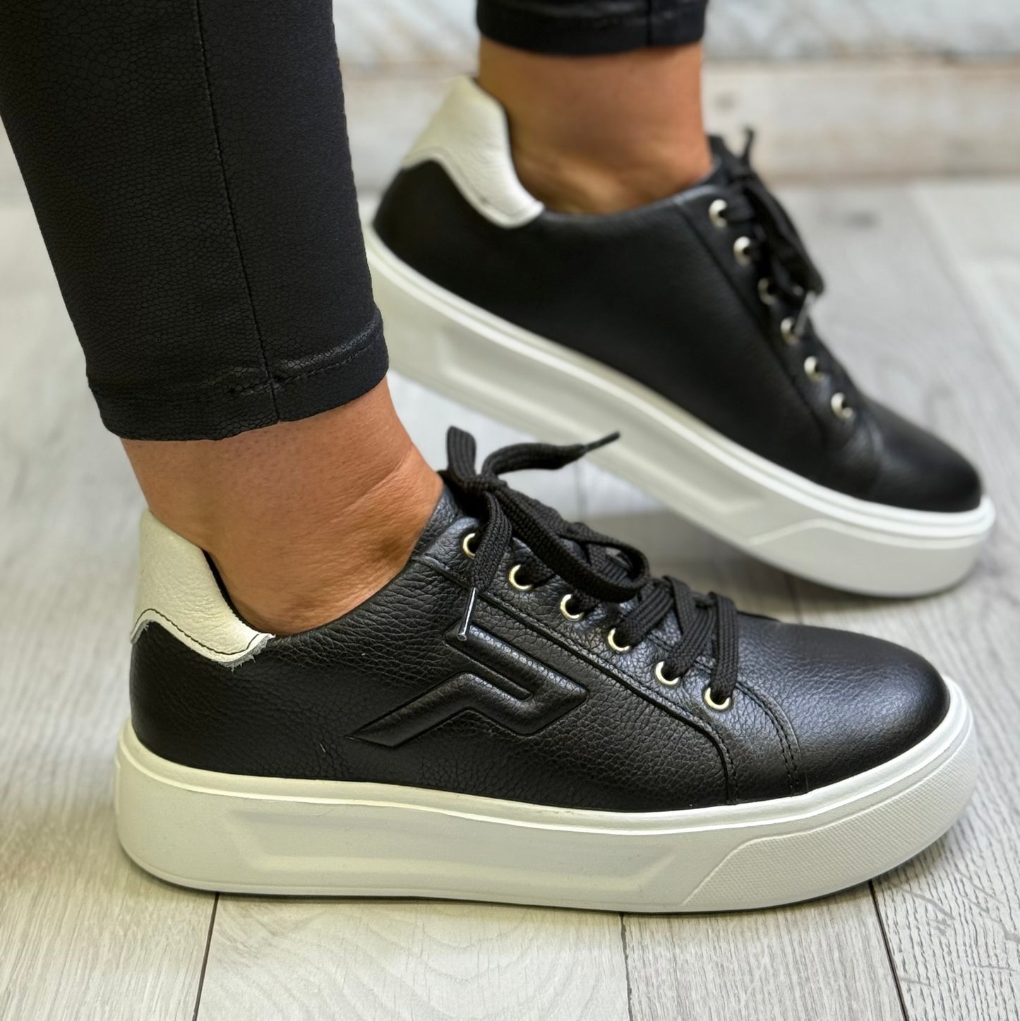 Pegada - Black/White Trim Leather Trainer