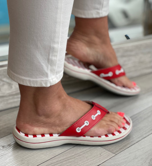 Free Spirit - 'Sana' Red/White Toe Post Leather Sandal