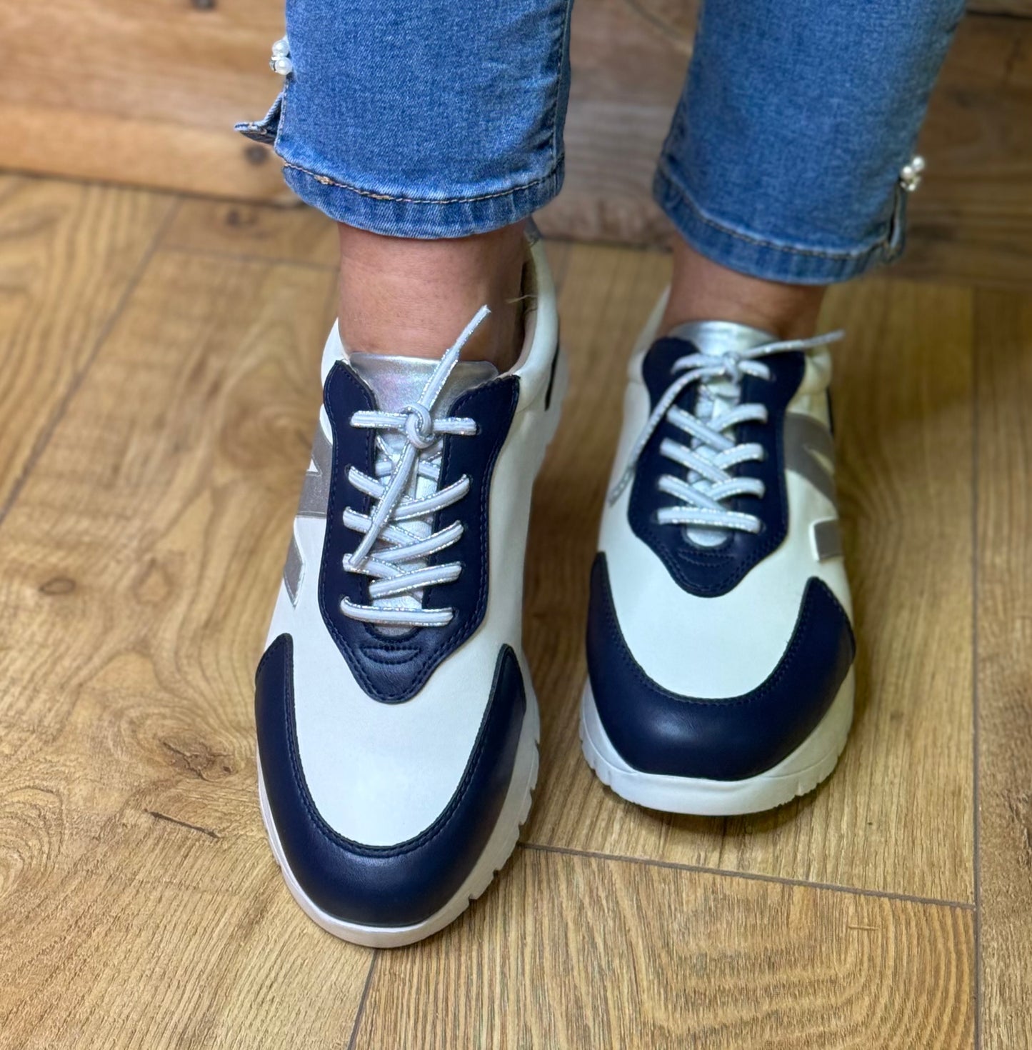 Redz - Off White/Navy Combo Slip On Trainer