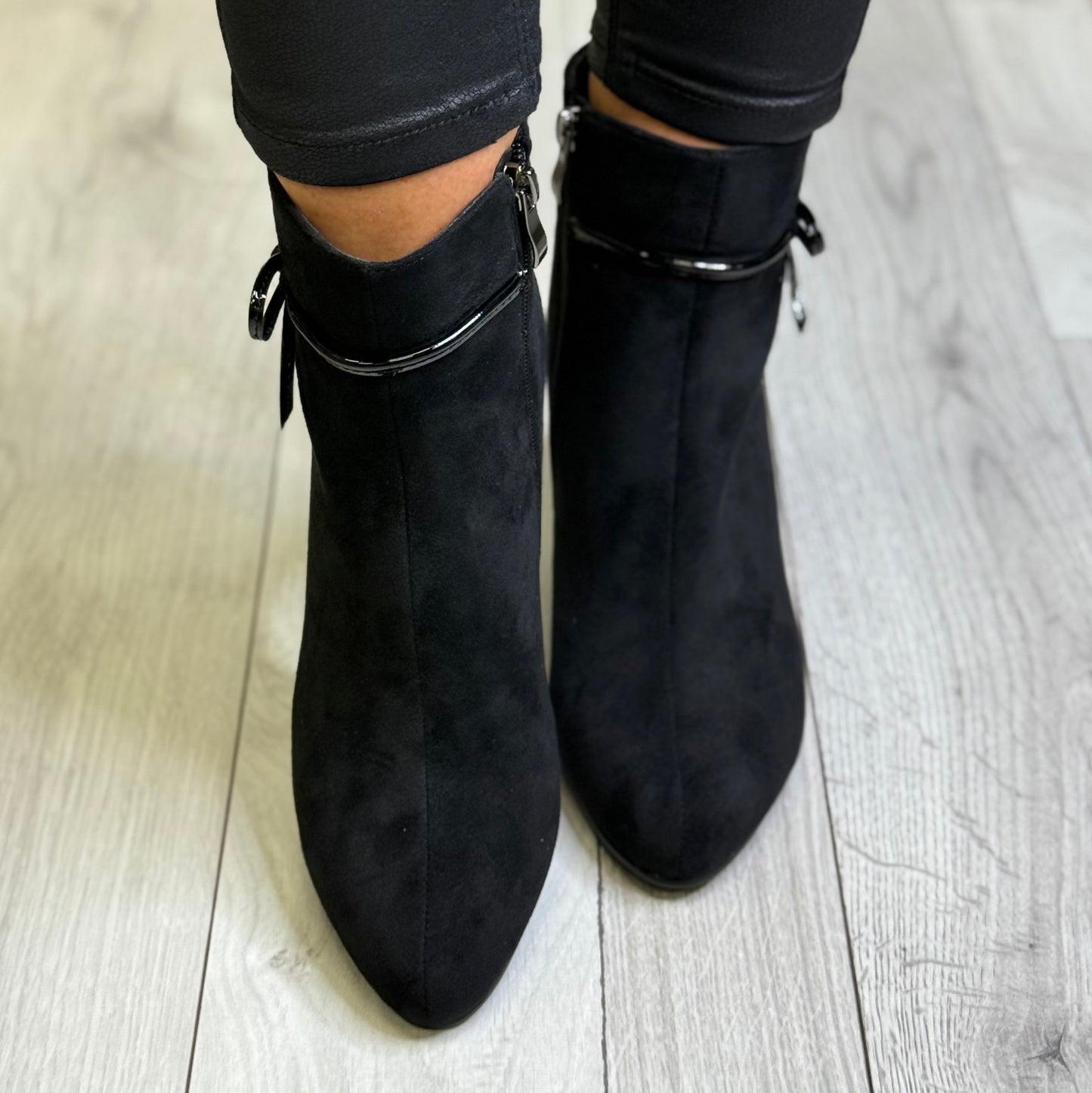 Redz - Black Bow Detail Heel Boot