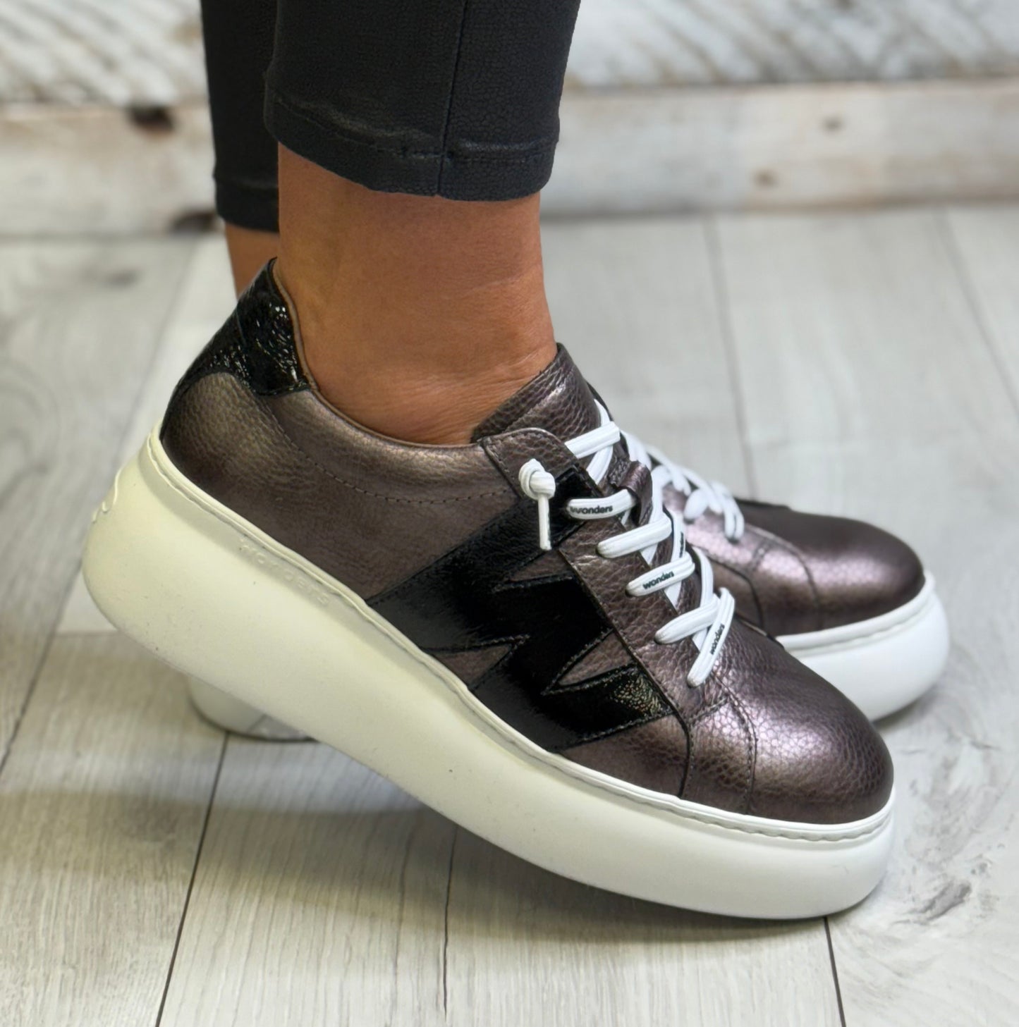 Wonders - A-2660 Bronze/Black Leather Platform Trainer