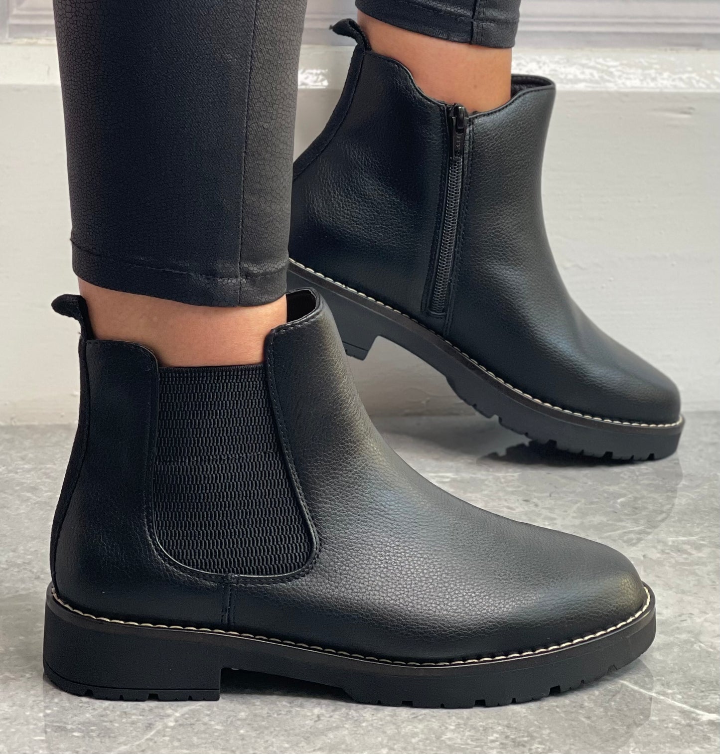 Jana - Black Chelsea Boot