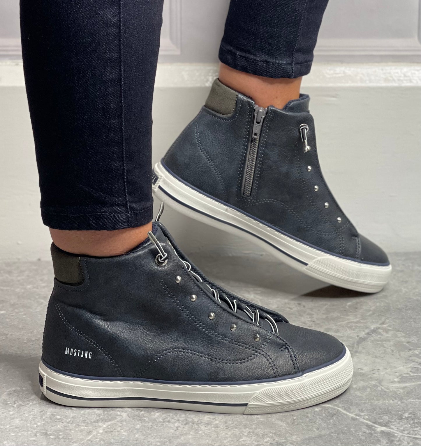 Mustang - Navy High Top Trainer