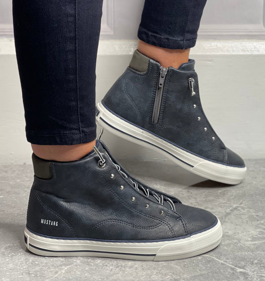 Mustang - Navy High Top Trainer