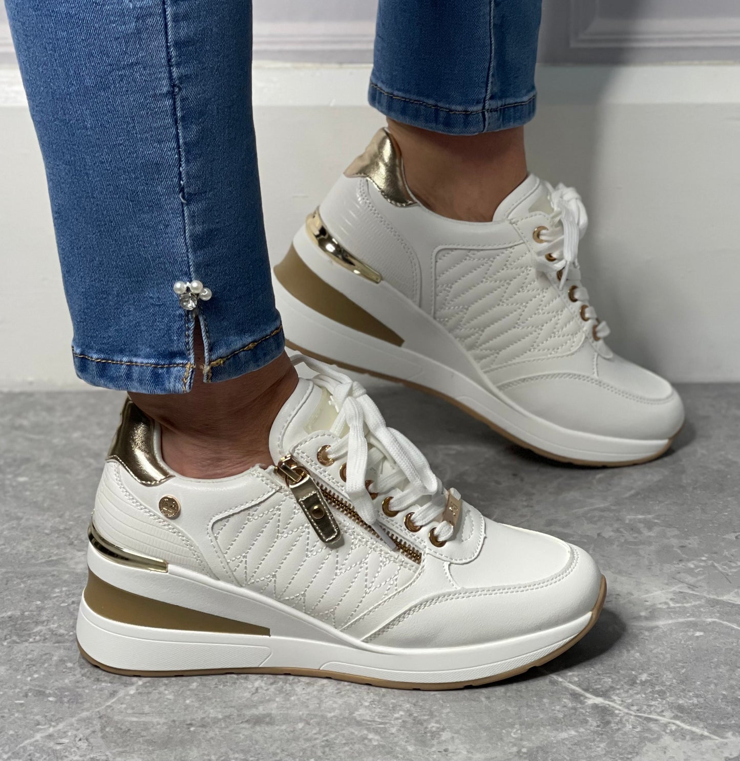 Xti - White/Gold Trim Wedge Trainer