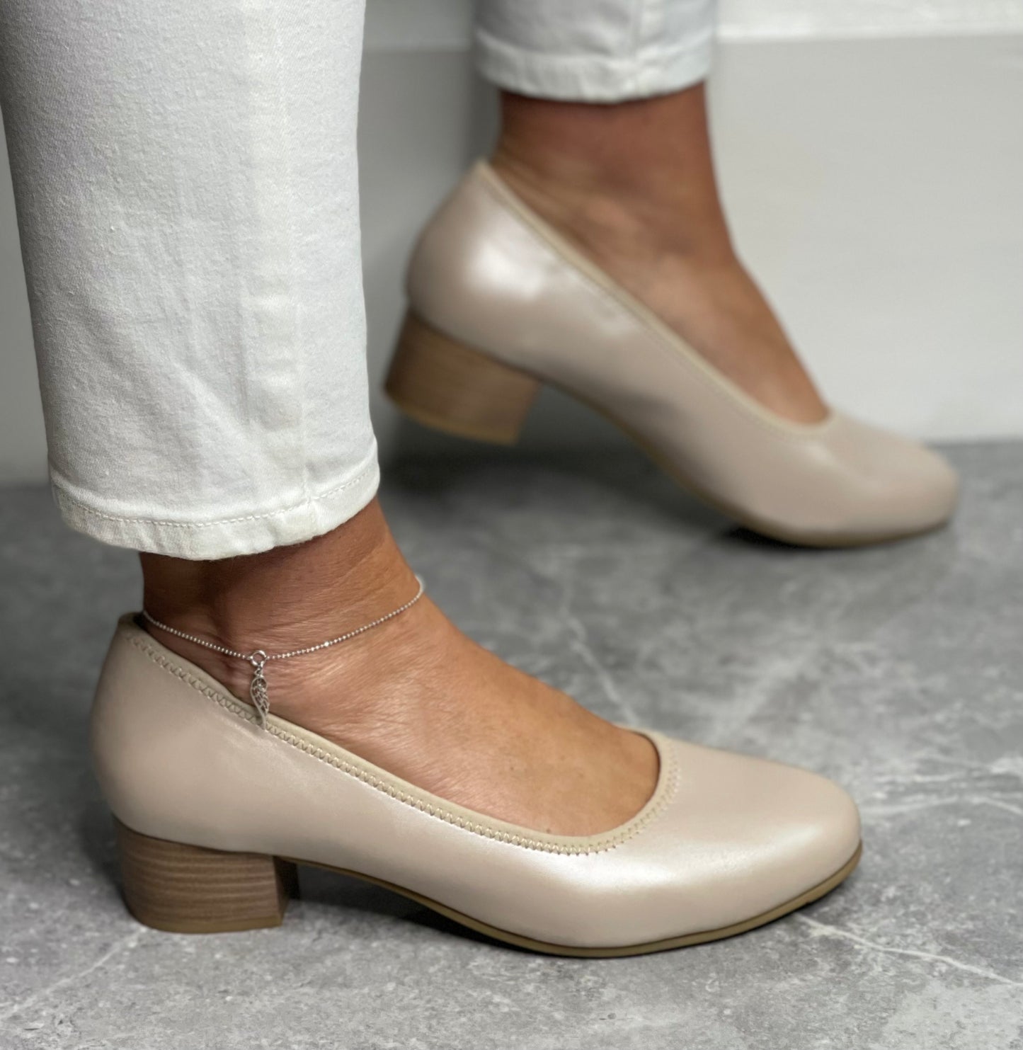 Jana - Nude Pearl Court Shoe