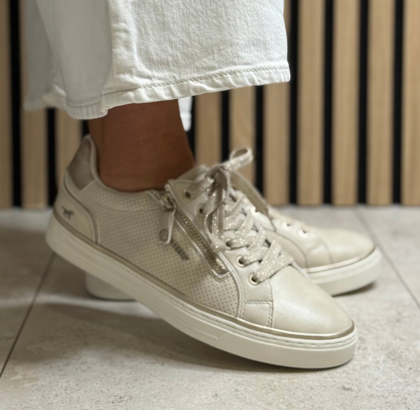 Mustang - Beige Side Zip Trainer