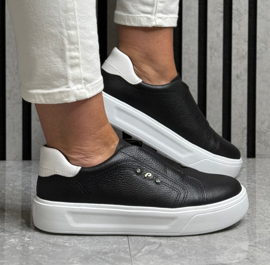 Pegada - Black/White Slip On Leather Trainer