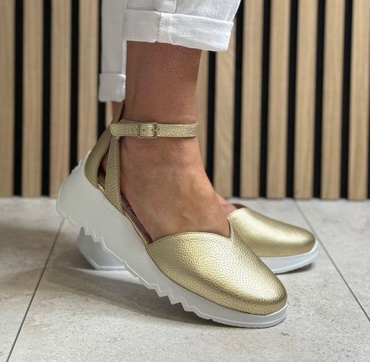 Wonders - E-6703 Gold Leather Wedge Sandal