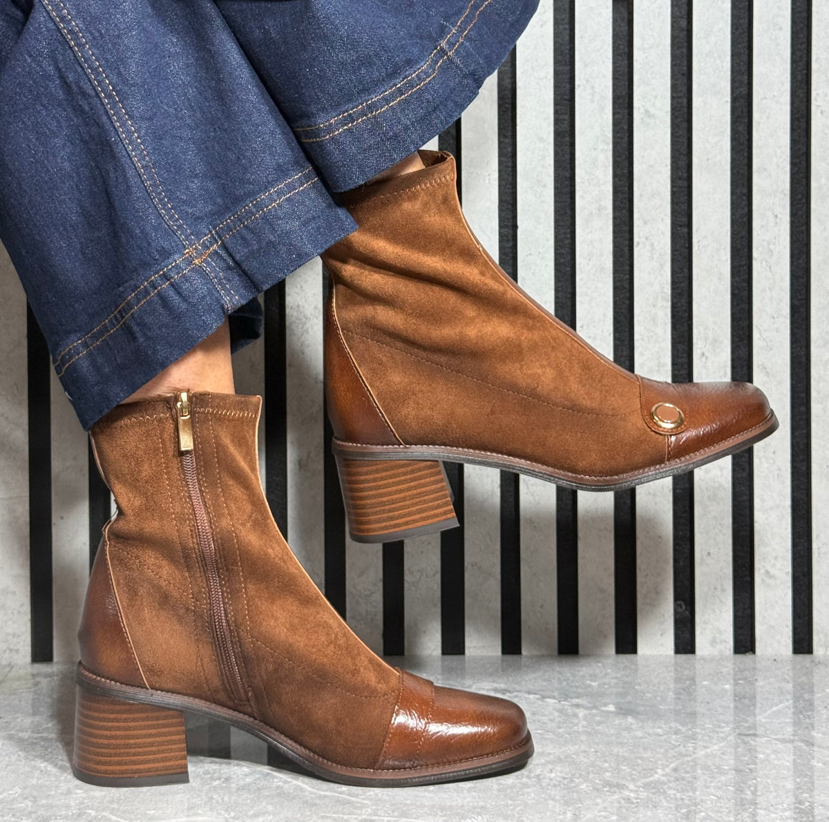 Patrizio Como - 'Serri' Caramel Detailed Suede Ankle Boot