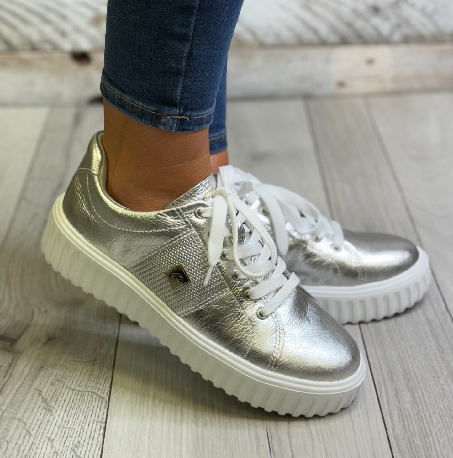 Pegada - Metallic Silver Leather Trainer
