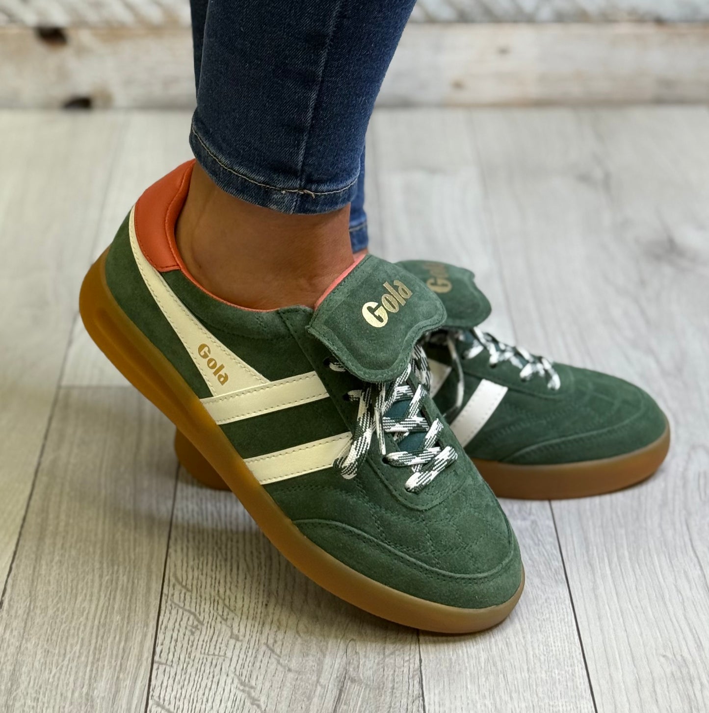 Gola - ‘Stadia’ Evergreen/Off White/Hot Coral Trainer