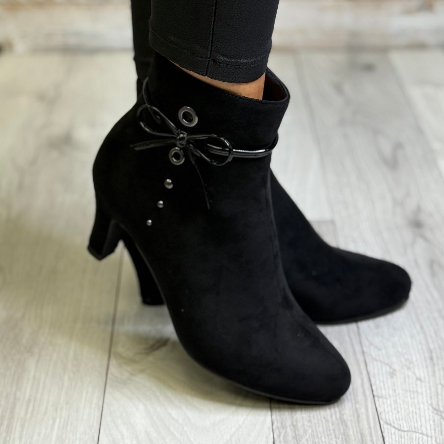 Redz - Black Bow Detail Heel Boot