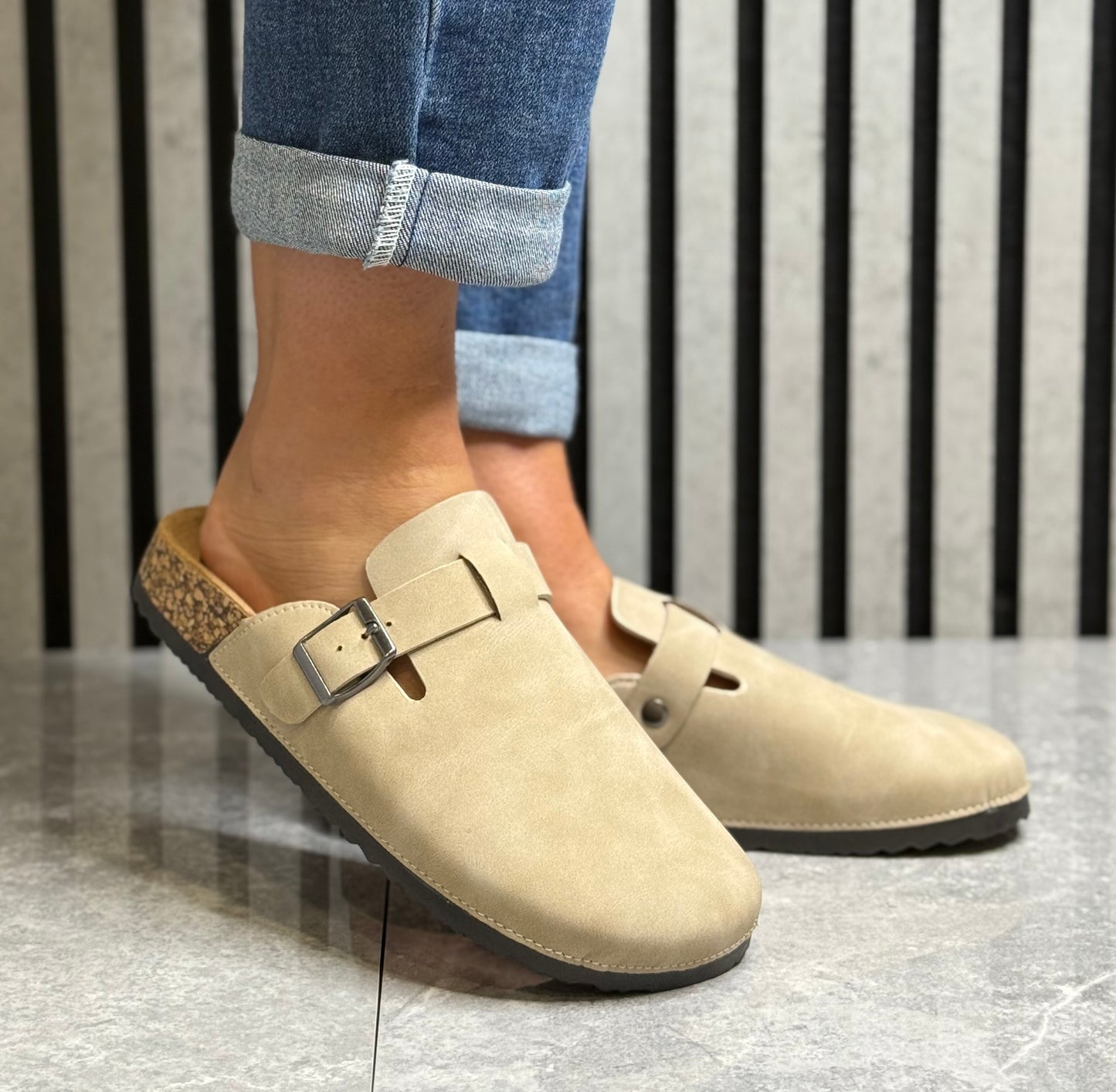 Lunar - 'Veluna’ Beige Mule Slider