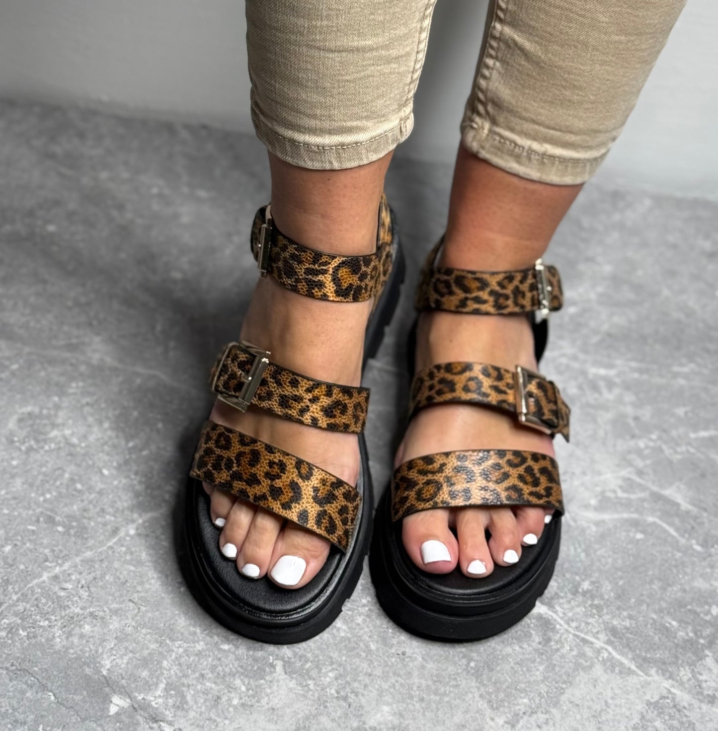 Una Healy - 'Something' Sabor Animal Print Sandal