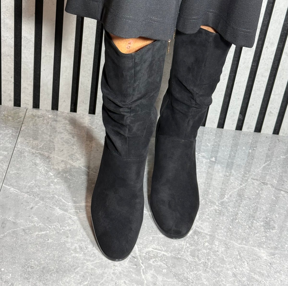 Kate Appleby - ‘Tilbrook' Schwarz Ruched Mid Boot