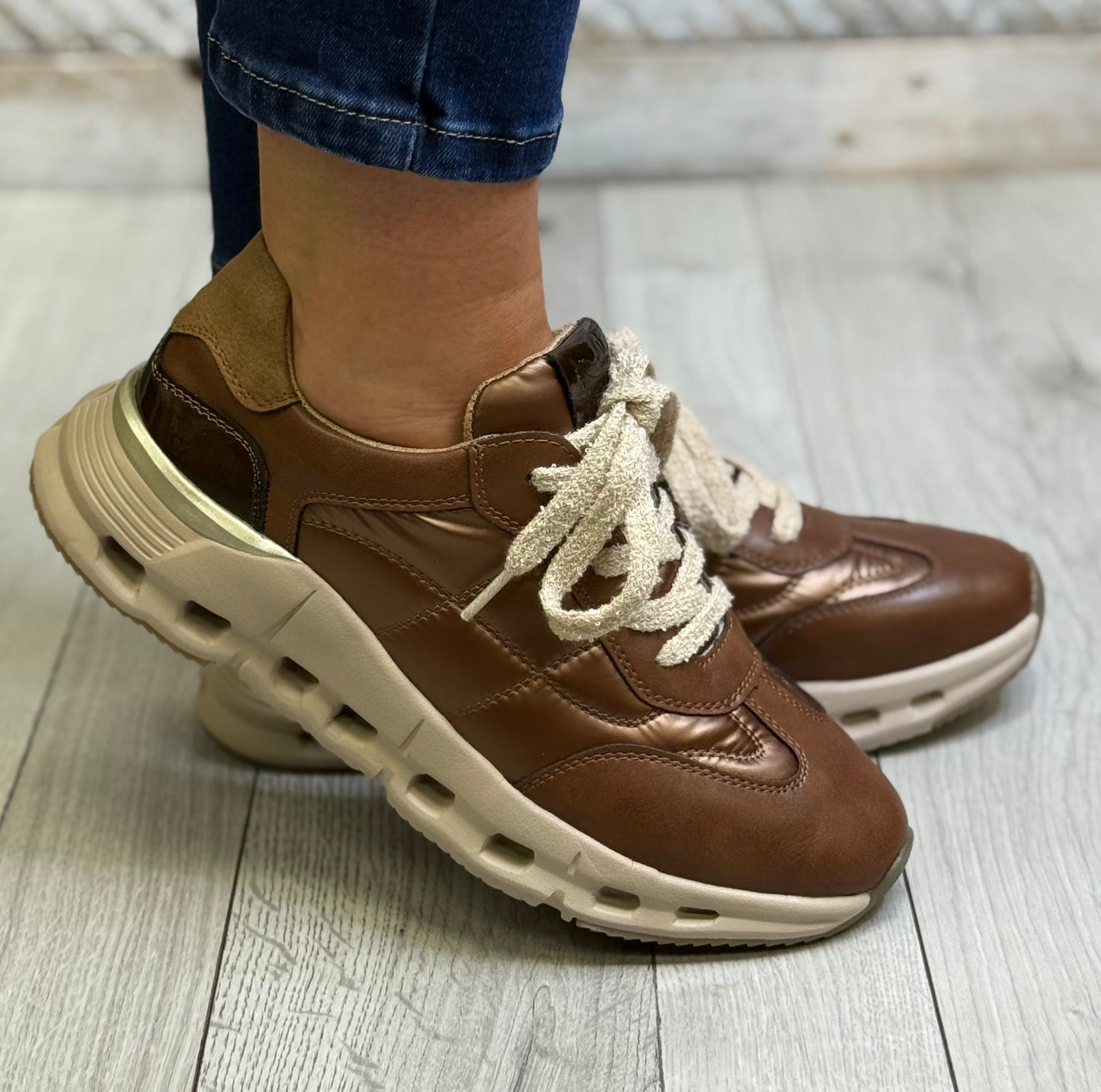 OMG - 'Yalova' Driftwood Trainer