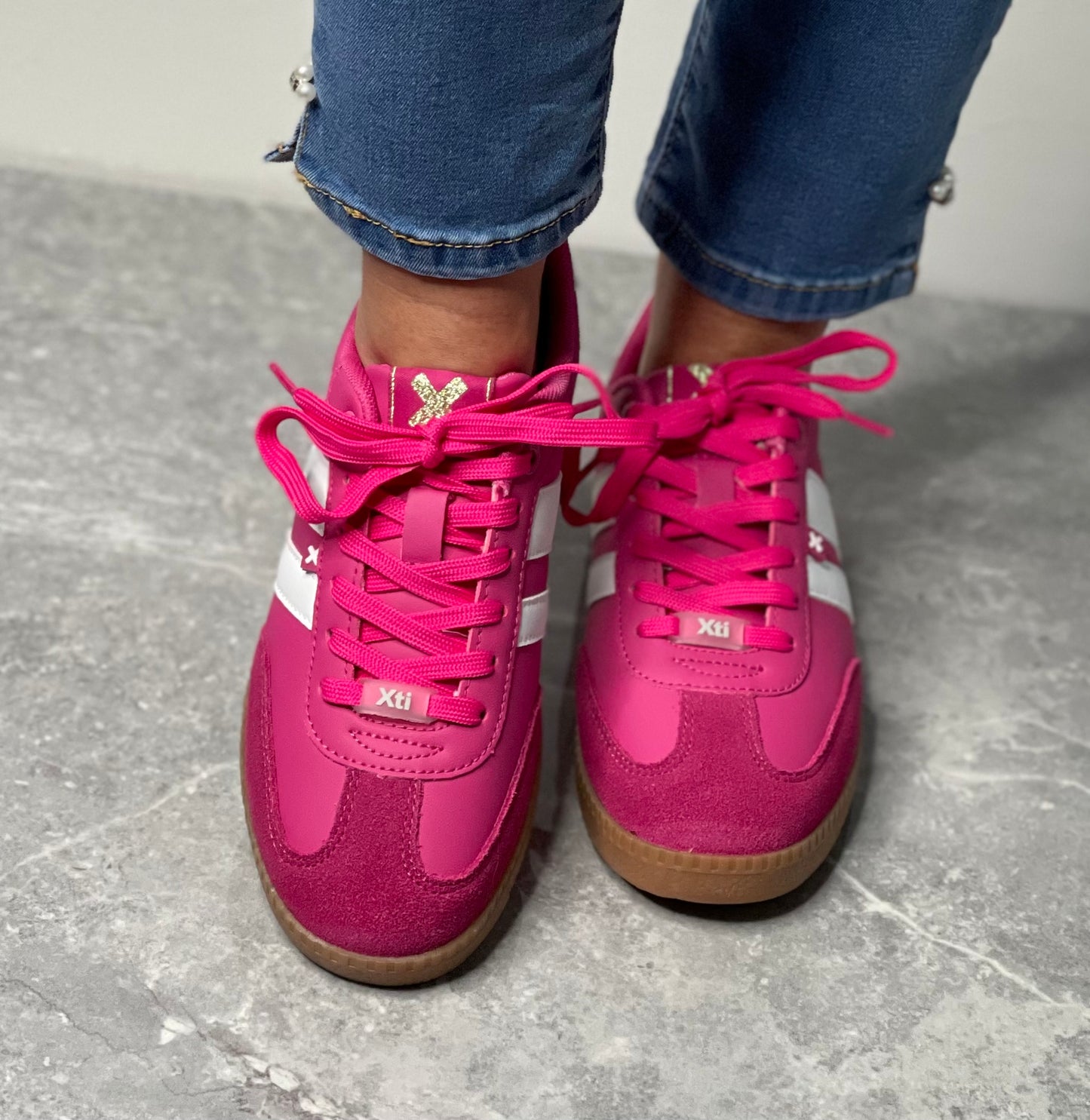 Xti - Fuchsia/White Side Stripe Gum Sole Trainer