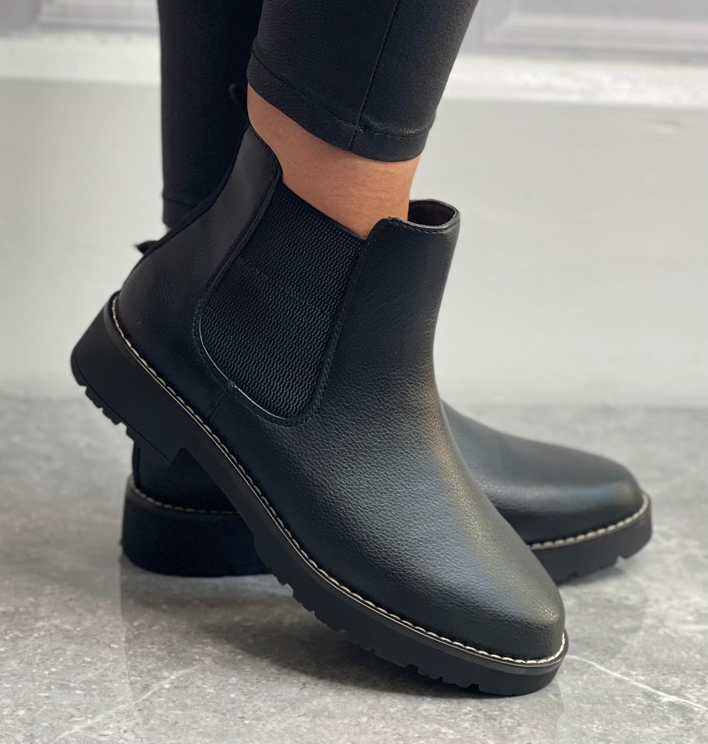 Jana - Black Chelsea Boot