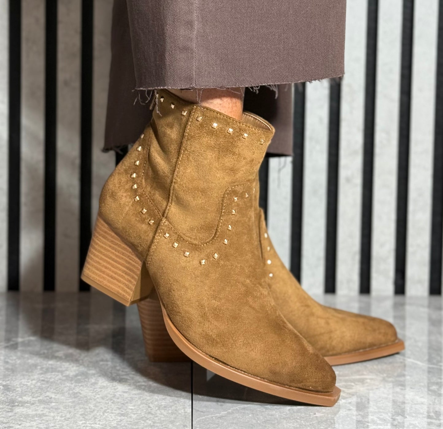 Xti - Camel Stud Detailed Cowboy Boot (146479)