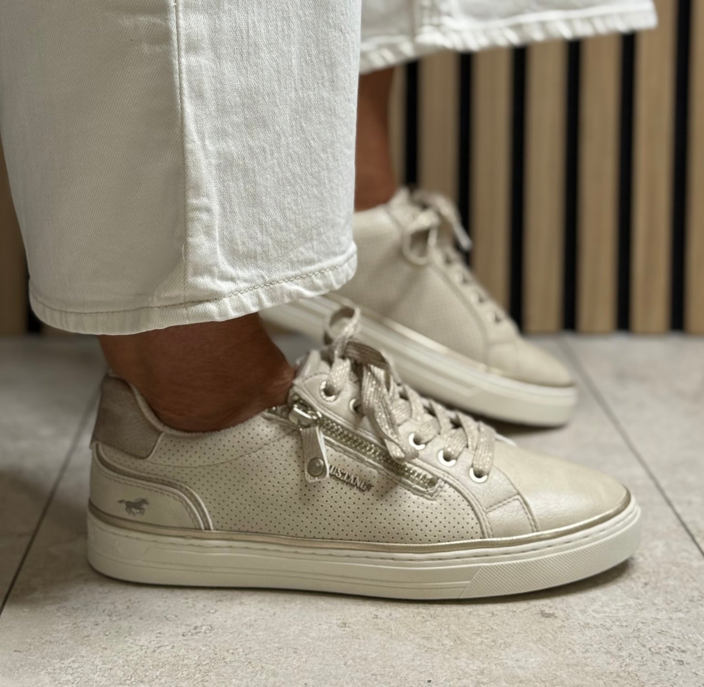 Mustang - Beige Side Zip Trainer