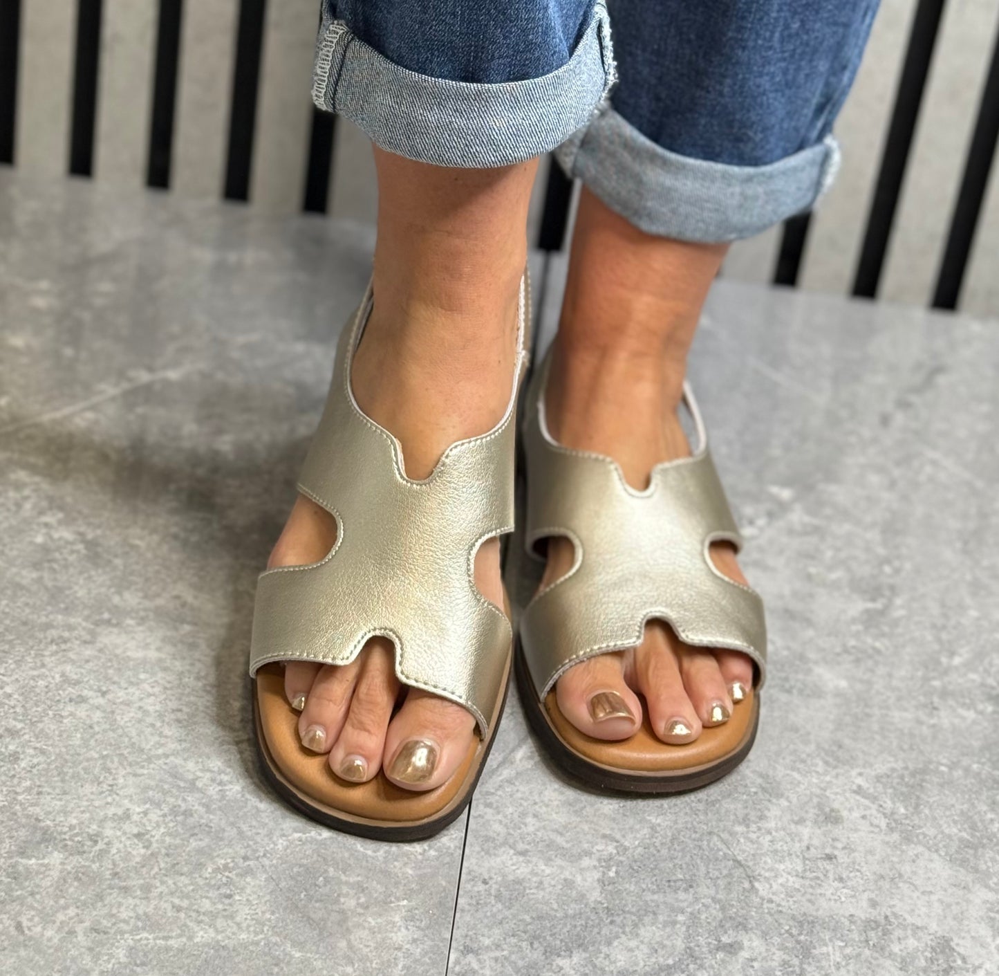 Zanni & Co - 'Husay One' Gold Slingback Leather Sandal
